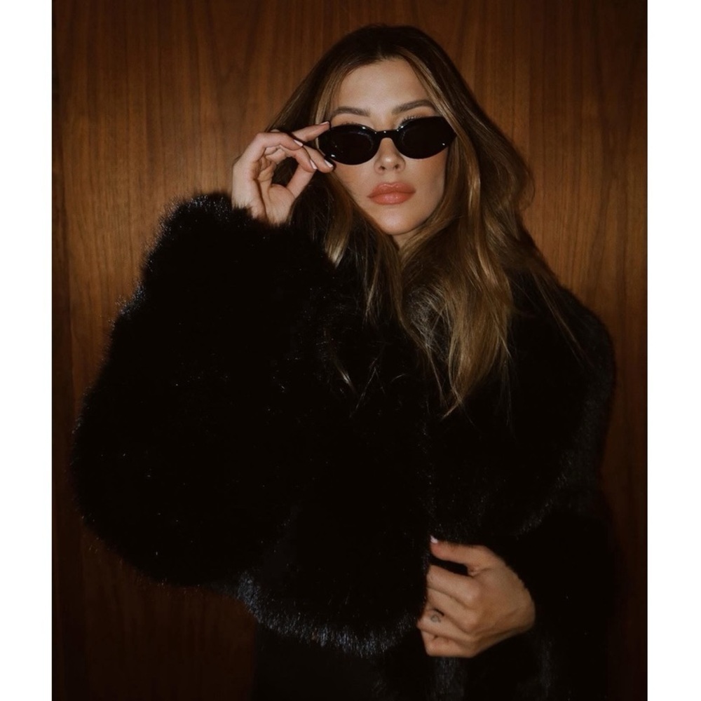 ALO Yoga Opulent Faux Fur Cropped Jacket Black - Picture 13 of 14